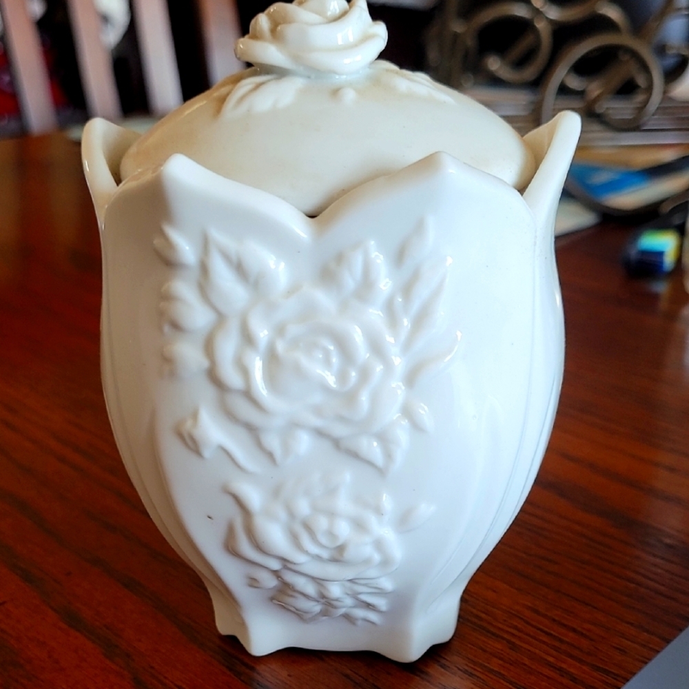 Bioessence Ceramic Roses Jar/Bowl with Lid Candle